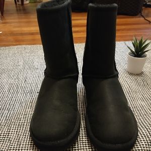 UGGs Classic Short Boots Sz 6